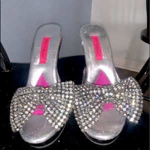 party heals! 🍾🪩